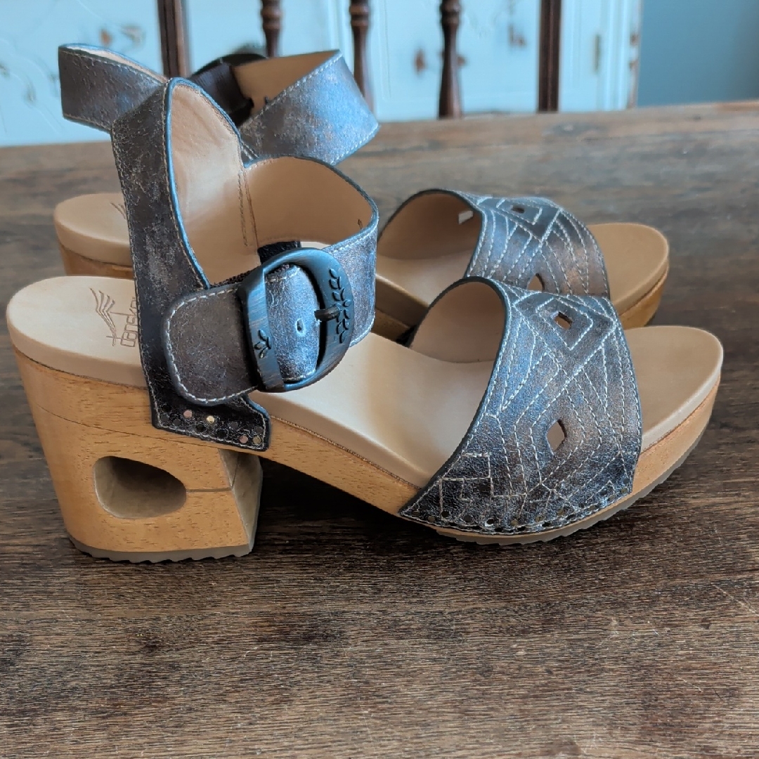 Dansko Metallic Silver Leather Cutout Buckle Sandals, Never Worn!!